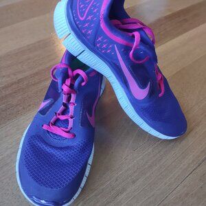 Womens Nike Free Run 3 Athletic Running Shoes, Size 8.5, Night Blue Fire Berry